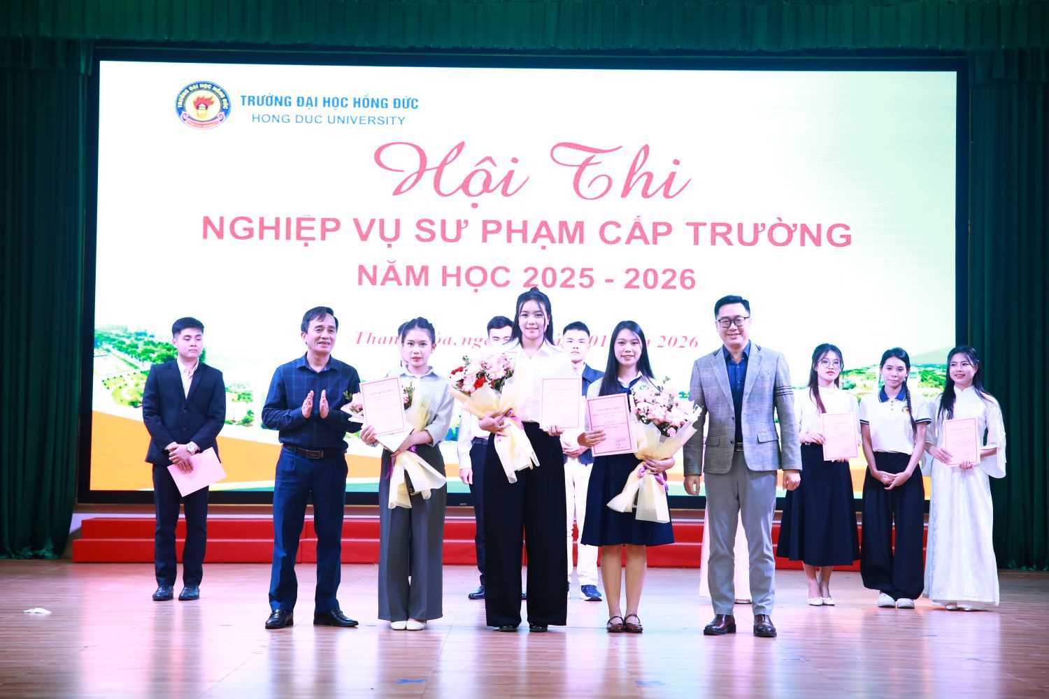Hội thi Nghiệp vụ sư phạm – Dấu ấn rèn nghề của sinh viên Trường Đại học Hồng Đức